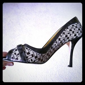 Guess 7.5 Heels